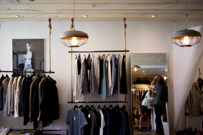 magasin-LES MAYONS-min_clothing_store_shop_boutique_men's_fashion_clothes_business_retail_shopping-1062572